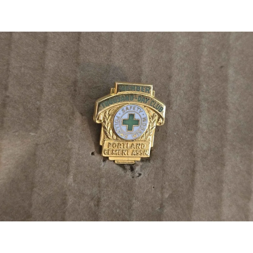 Portland Cement Association Thousand-Day Club Safety Award Lapel Hat Pin G1